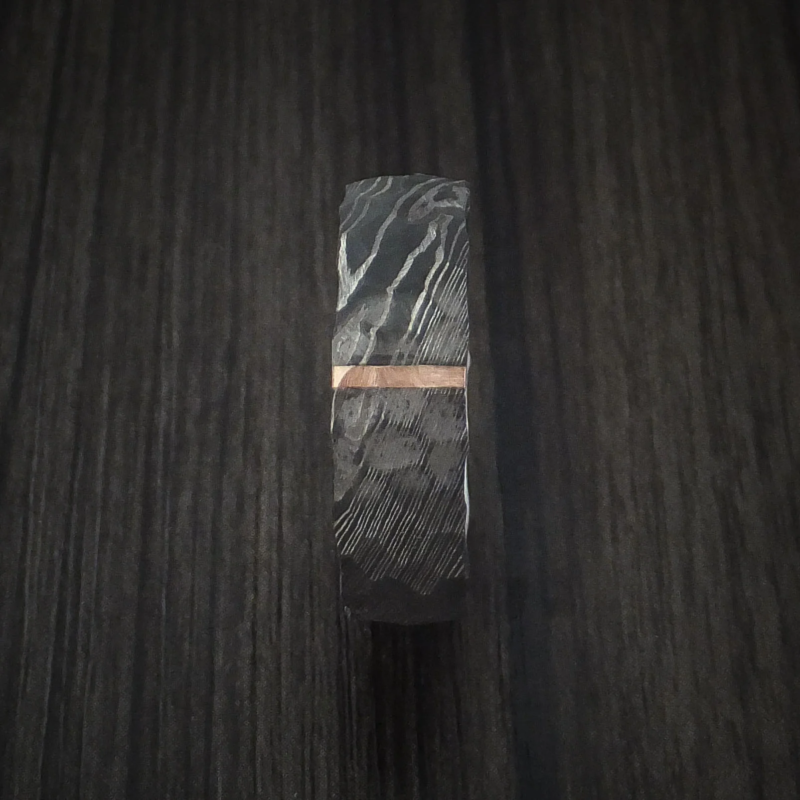 Damascus Steel Men's Ring with Rock Hammer Finish and Vertical 14k Rose Gold Inlay Custom Made Band - Image 3