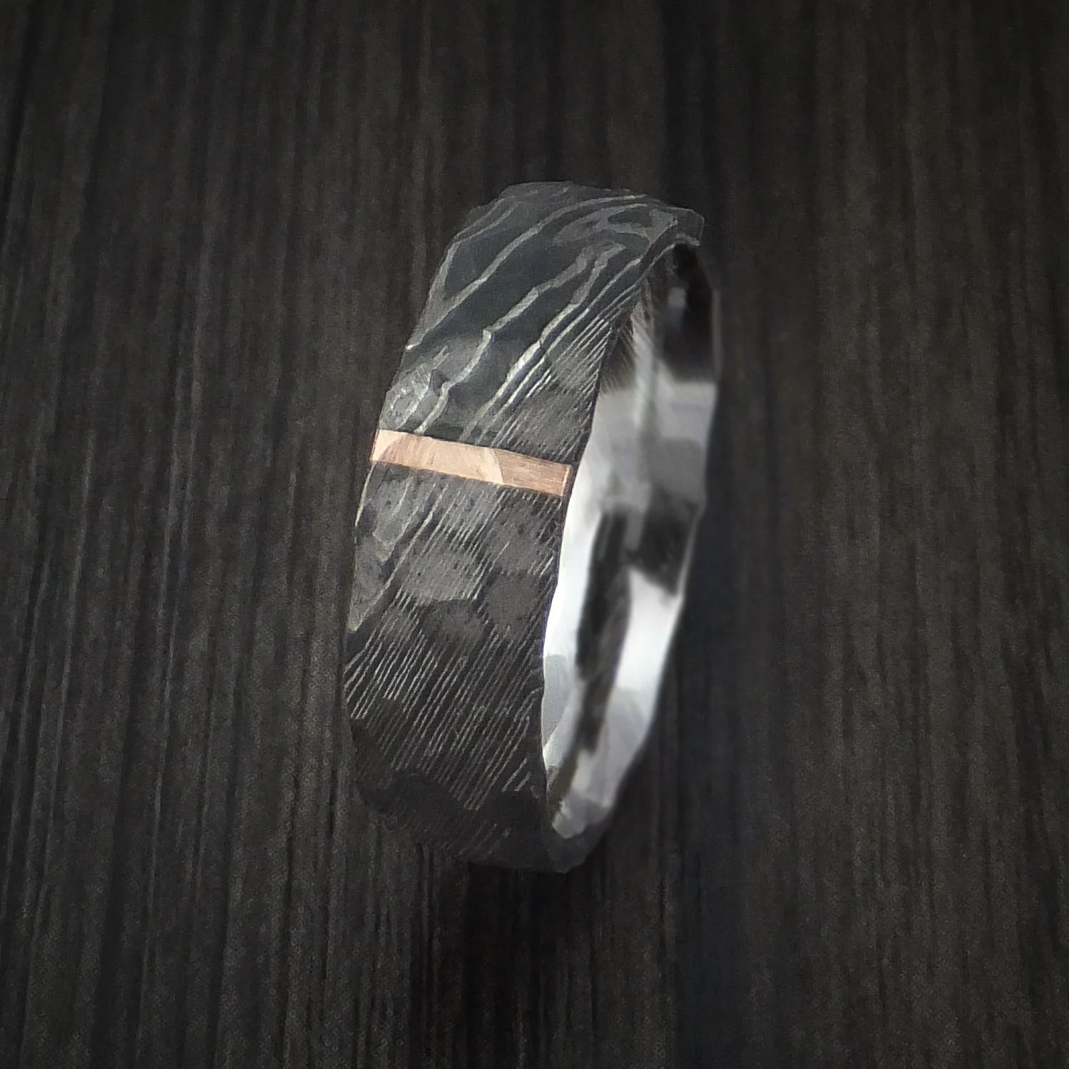 Damascus Steel Men's Ring with Rock Hammer Finish and Vertical 14k Rose Gold Inlay Custom Made Band - Image 4